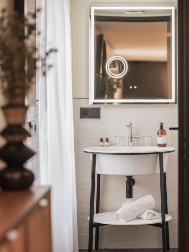 Foto dalla galleria di Maisons du Monde Hôtel & Suites - Marseille Vieux Port a Marsiglia