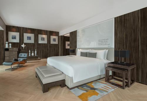 a bedroom with a large white bed and a desk at Le Meridien Bangkok in Bangkok