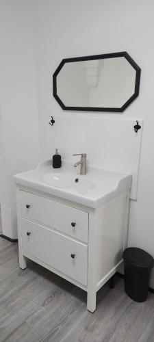 a white bathroom sink with a mirror on the wall at Templerhaus Boppard in Boppard