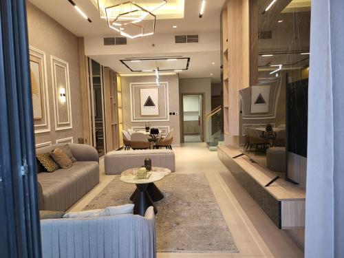 Area soggiorno di Luxurious Duplex Apartment for Short Term Rentals