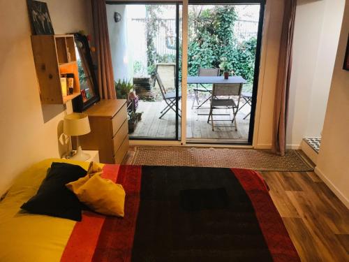 Coin salon dans l'établissement Chambre Darwin SDB WC et Terrasse privés