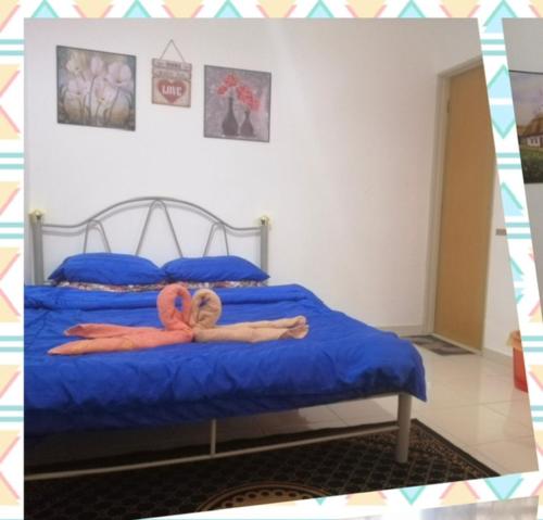 A bed or beds in a room at Sobey Laris Homestay RANTAU PANJANG SWIMMING POOL