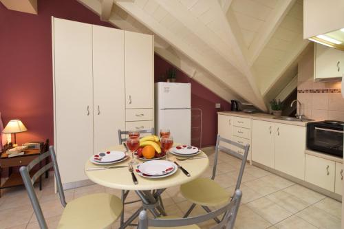 Η κουζίνα ή μικρή κουζίνα στο City Suite in Kefalonia