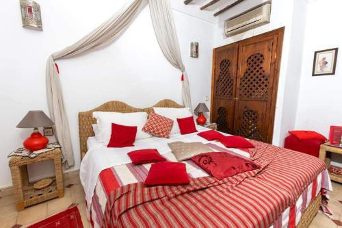 Postel nebo postele na pokoji v ubytování Riad Aquarelle By GE