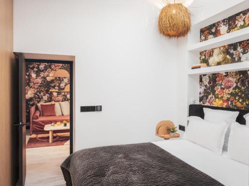 Letto o letti in una camera di Maisons du Monde Hôtel & Suites - Marseille Vieux Port