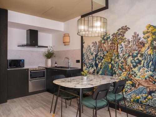 Cucina o angolo cottura di Maisons du Monde Hôtel & Suites - Marseille Vieux Port