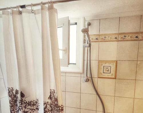 Ванна кімната в Lauren's Charm Town Apartment