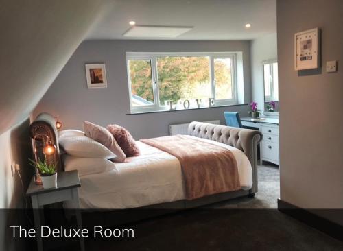 a bedroom with a bed and a window at House On The Hill in Richmond