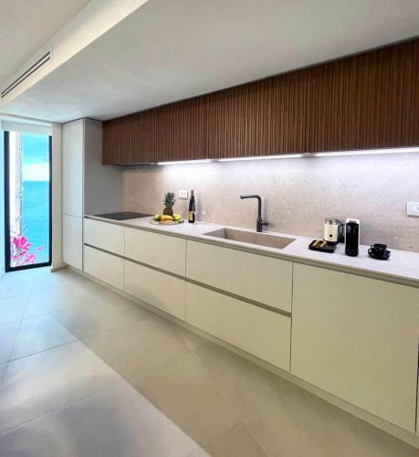 Dapur atau dapur kecil di Mystique Luxury Suite