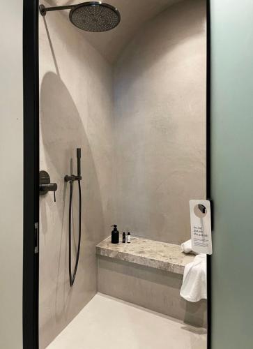 Bilik mandi di Mystique Luxury Suite