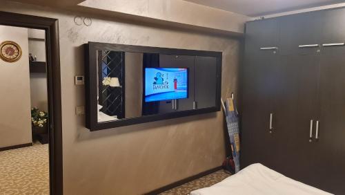 Televisyen dan/atau pusat hiburan di Suite Roma 1 at Royal Spa