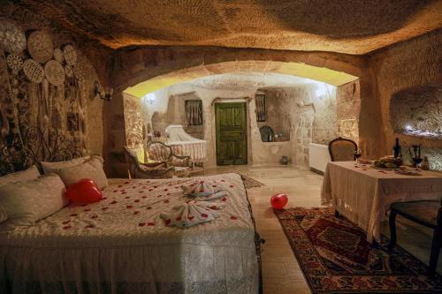 Ένα ή περισσότερα κρεβάτια σε δωμάτιο στο Casia Cave Suites