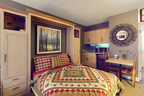a small bedroom with a bed and a kitchen at Bella Paradiso 14 in Eureka Springs