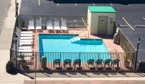 an overhead view of a swimming pool with chairs at Tides Inn in Ocean City