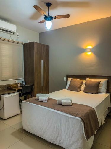 Hotel Piratininga Fernando Corrêa - Rondonópolisにあるベッド