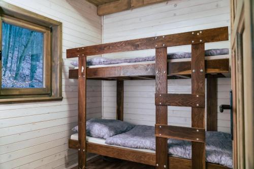a bunk bed in a tiny house at Gombaszög 