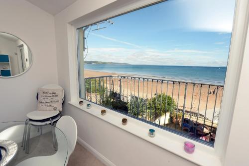 Gone to the Beach - Sea Views Direct Beach Access
