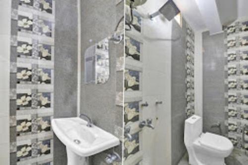 a bathroom with a sink and a toilet at Hotel Geetanjali Buddha Resort By WB Inn in Bodh Gaya