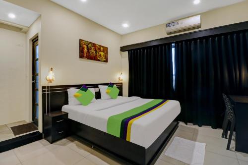Katil atau katil-katil dalam bilik di Treebo Blueberry Inn