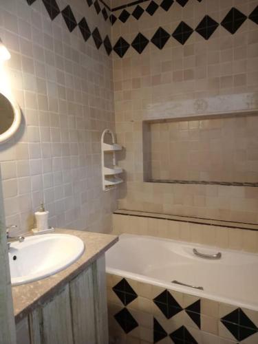 a bathroom with a sink and a bath tub at Élégante Maison ' in Sidi Bou Saïd confartable, Spacieux, Central in Sidi Bou Saïd