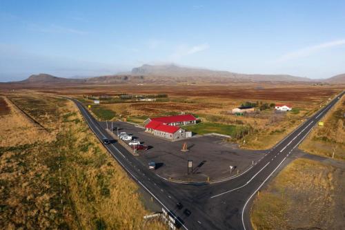an overhead view of a highway with a red barn and a building at HOTEL SNAEFELLSNES formally Hotel Rjukandi in Vegamót
