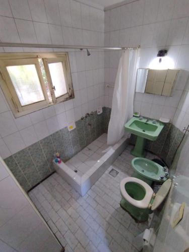 a bathroom with a sink and a toilet and a tub at Casa de papel in Mendoza