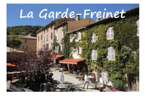 a sign that reads la carribeanera friend at Gîte à l'ombre des chênes in La Garde-Freinet