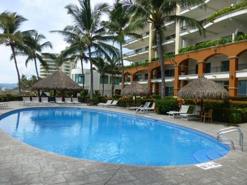 Πισίνα στο ή κοντά στο 5 Star Playa Royale 2 Bedrooms on the 6th floor ask about our other PRR condos