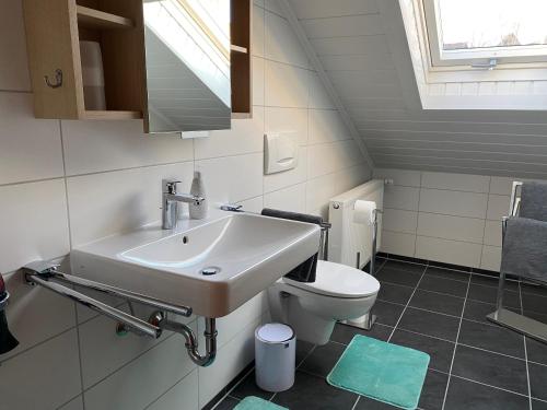 a bathroom with a sink and a toilet at Ferienwohnung Lang - schöne 3-Zimmer-Wohnung in Bonndorf im Schwarzwald