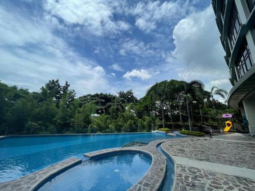 Lovely 2BR Loft in BGC for 6 pax