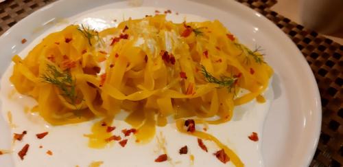 ホテルの敷地内または近くでの食事または食べ物
