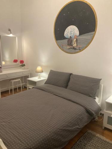 Postel nebo postele na pokoji v ubytování cozy flat at Rhodes centre
