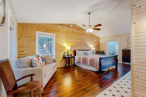 a living room with a bed and a couch at Ozark Spring Cabins - Mountain View 01 in Eureka Springs