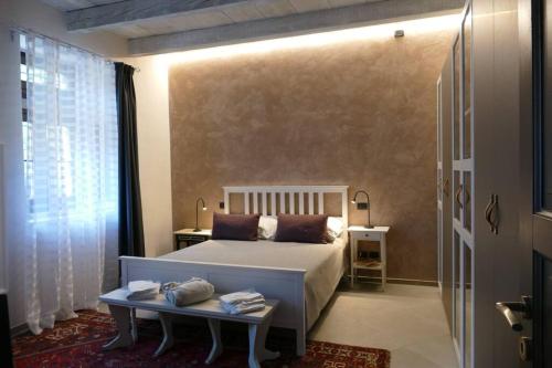 A bed or beds in a room at Naviglio Grande In Villa Milano