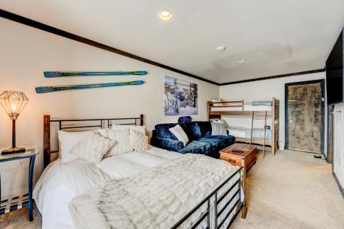 a bedroom with a bed and a couch at Tavern Inn #15 in Olympic Valley