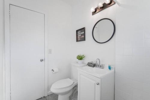 Vannituba majutusasutuses Wonderful Studio Residence 15 min from the beach