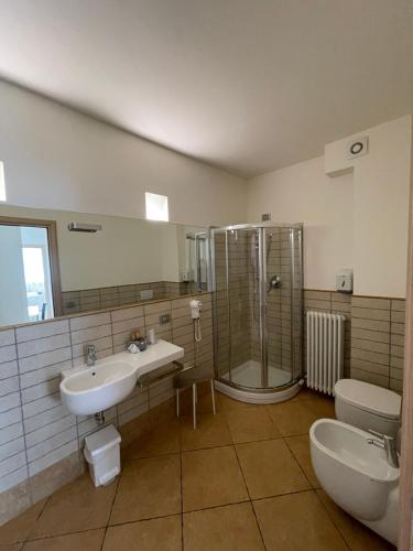 a bathroom with a sink and a shower and a toilet at Parco Fibonacci in Montefano