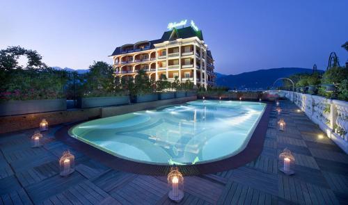 a large swimming pool on top of a building at Hotel Splendid in Baveno