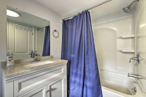 Ванная комната в NEW! Updated Mystic Home w/ Sauna, Hot Tub & Deck