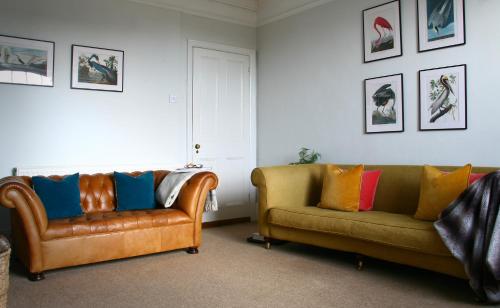 Ruang duduk di Beautiful 6-Bed House in Lynton North Devon