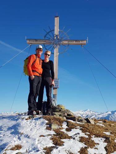 a man and woman standing on top of a mountain at Ferienwohnung Gruber-Hansen in Kaltenbach