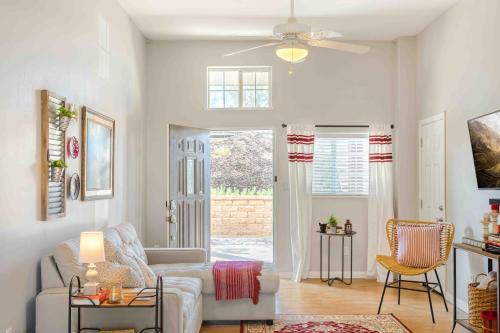 10 PCNT OFF MAY - 1 BR Barn-Style Getaway, Short Drive to Wineries