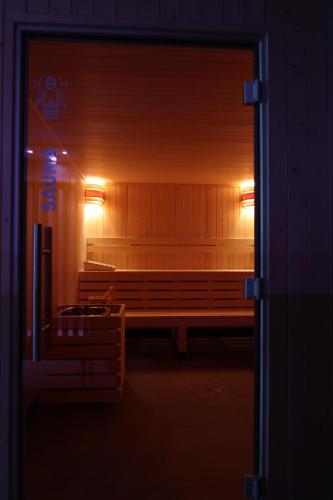a room with a bench with lights on it at Le Sophora in Chéu