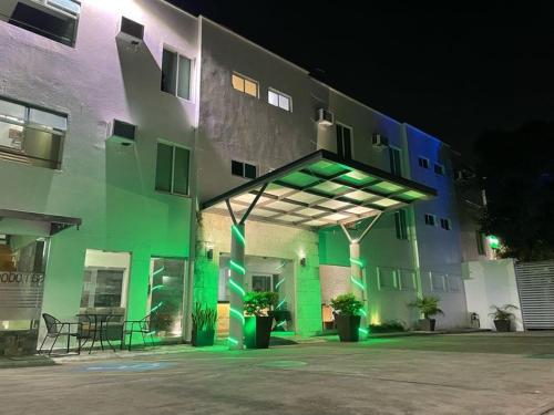 a building with green lights on it at night at Hotel Santo Domingo Express in Villahermosa
