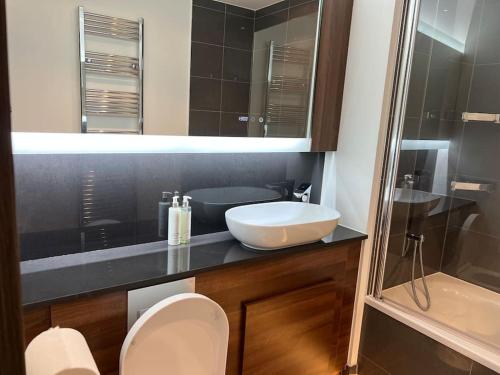 Phòng tắm tại Dartford Lux Stay one bedroom apartment