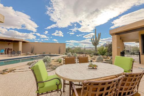 Πισίνα στο ή κοντά στο Cave Creek Retreat