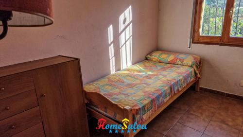 Una cama o camas en una habitación de Mansion IBIZA Salou