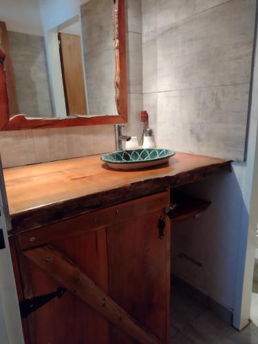 a bathroom counter with a sink and a mirror at Cabaña Los Abedules in Villa Pehuenia