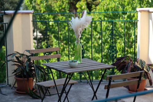 a vase sitting on a table with two chairs at Locanda del Passero in Florence