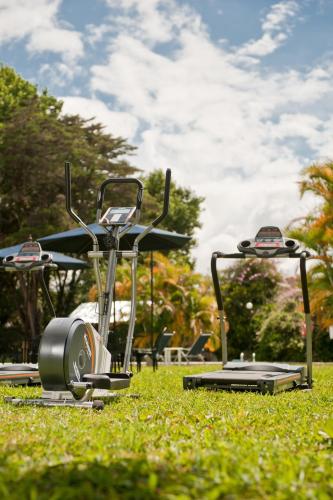 Fitness centrum a/nebo fitness zařízení v ubytování Hotel Dann Monasterio